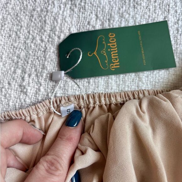 Remidoo Tan Crop Top With A Tie In The Back. Long Sleeves. NWT Size Small - Picture 4 of 5